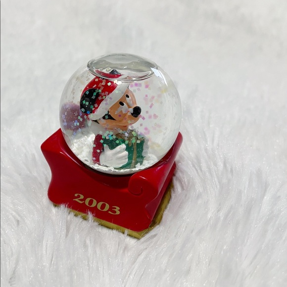 Disney Mickey Sleigh Snow Globe - Picture 8 of 8
